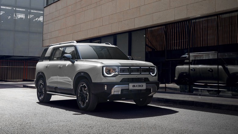 BAIC BJ30 Side View in city