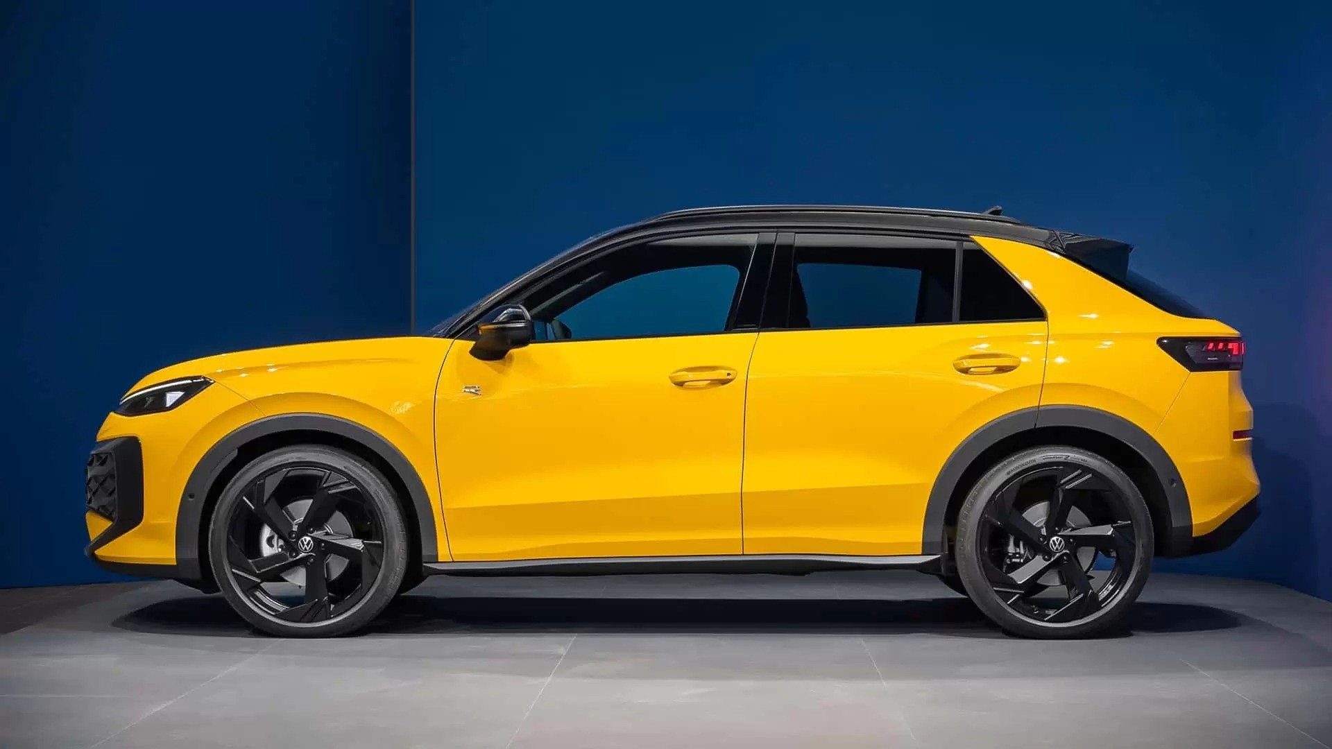 Volkswagen T-Roc 2.0 Side View
