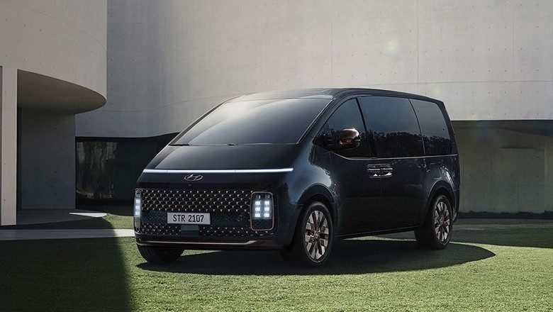Hyundai Staria Front View