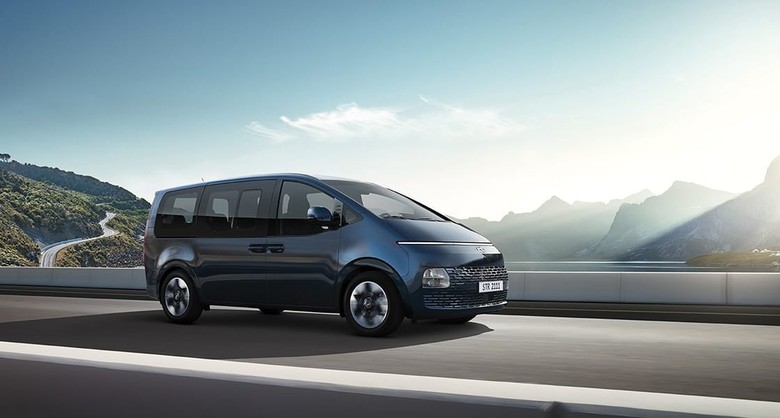 Hyundai Staria Side View