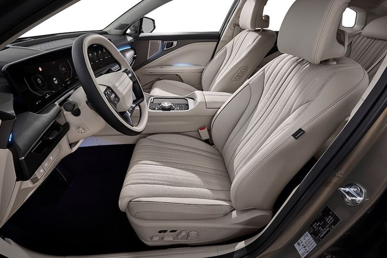 Kia K8 Front Seats