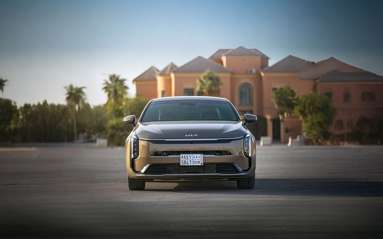Kia K8 Front View