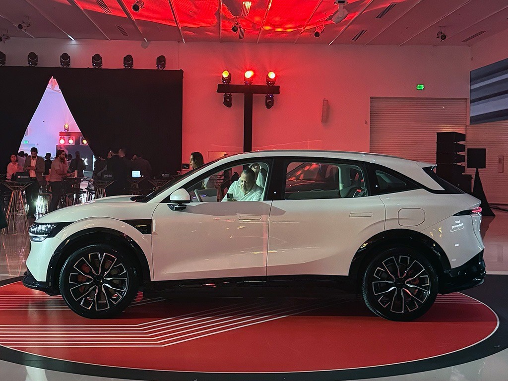 Zeeker 7X  Side View