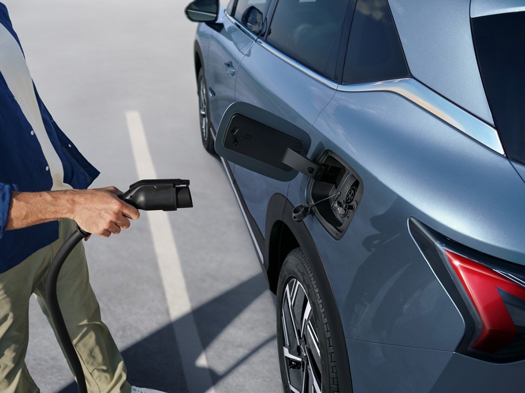 Chevrolet Captiva EV PHEV plug