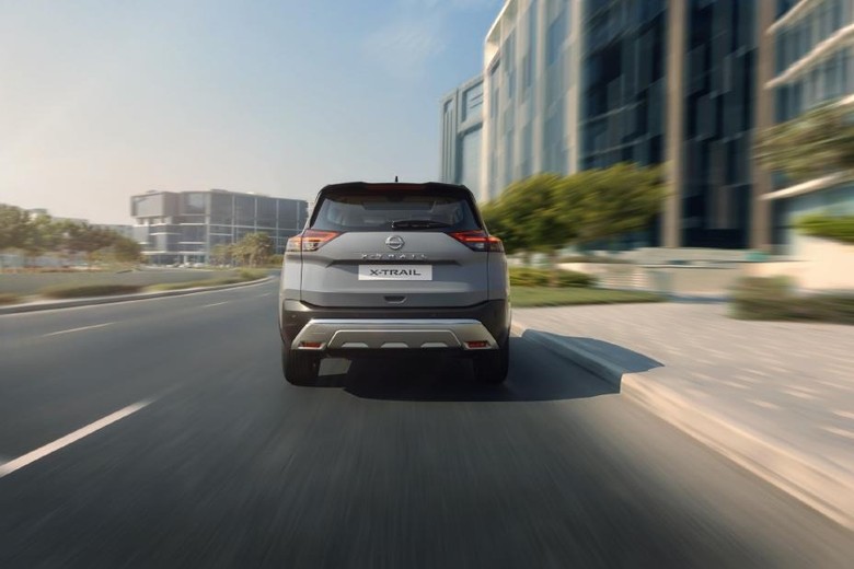 Nissan X-trail Rear View on Streets
