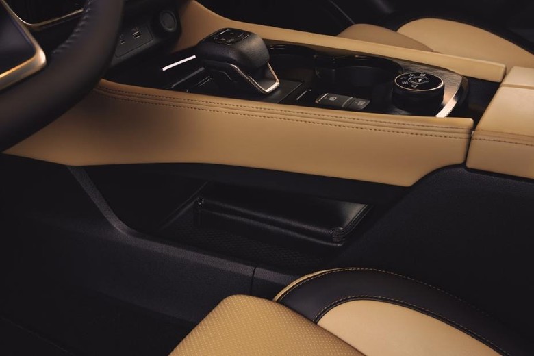 Nissan X-trail Center Console and Storage Space