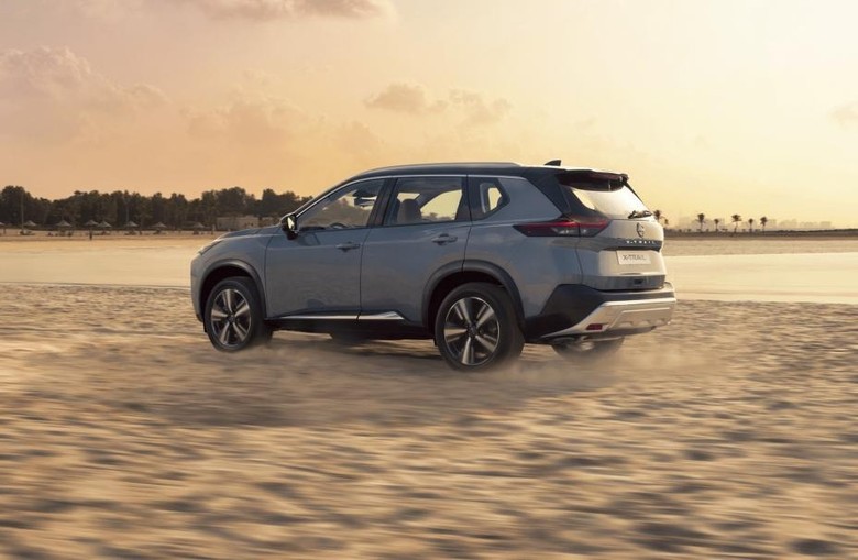 Nissan X-trail on the beach