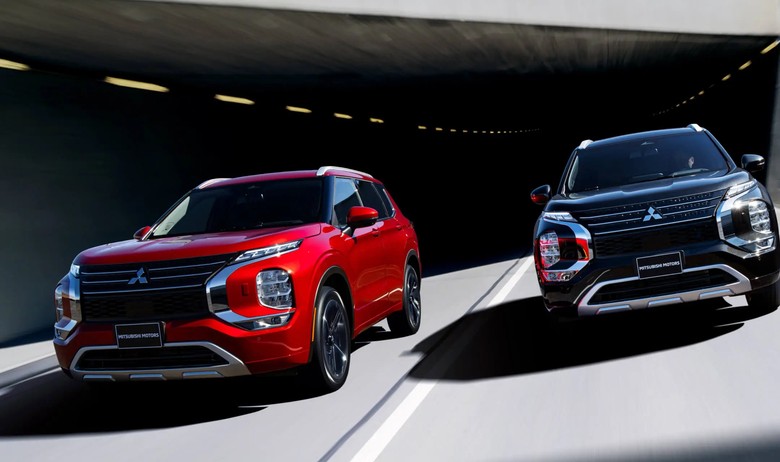 Mitsubishi Outlanders on Road