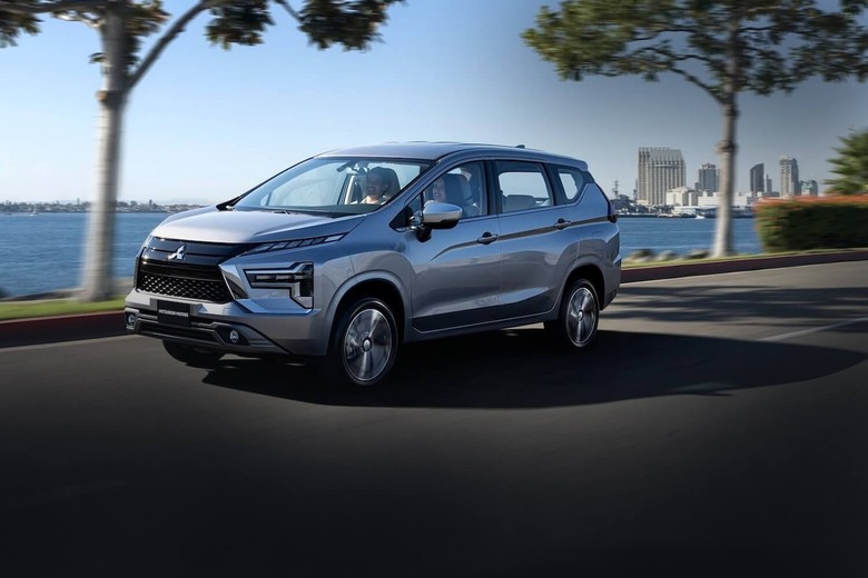 Mitsubishi Xpander Side View