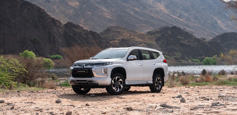 Mitsubishi Montero Sport Side View