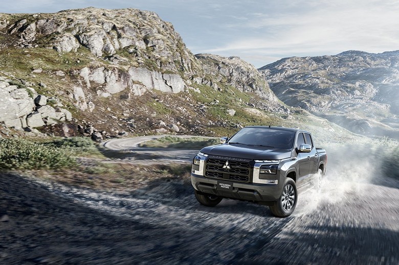 Mitsubishi L200 Front View on mountain