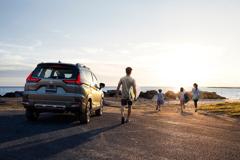 Mitsubishi Xpander at beach with family