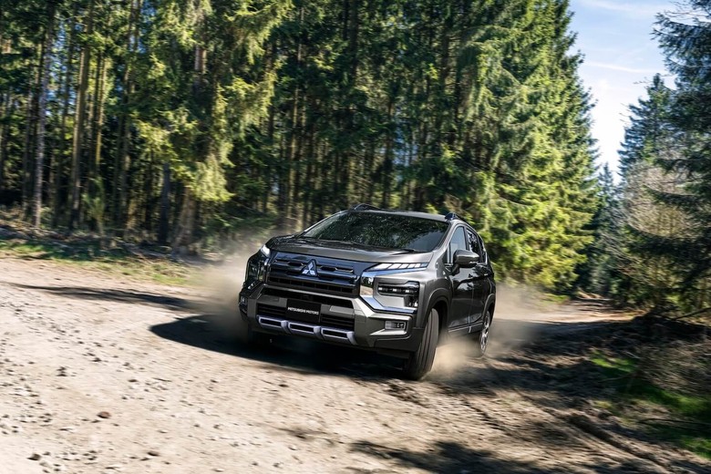 Mitsubishi Xpander Cross off roading