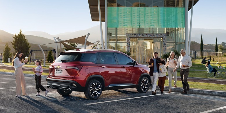 chevrolet captiva rear view