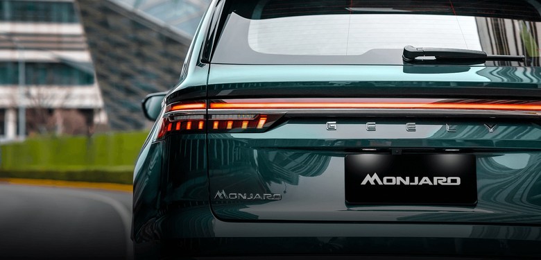 Geely Monjaro rear view in green color