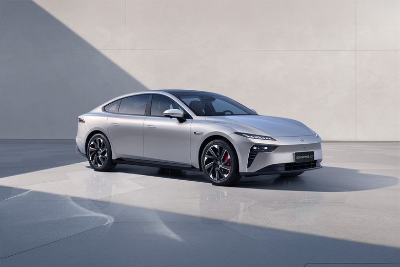 Dongfeng 007 side view in grey color