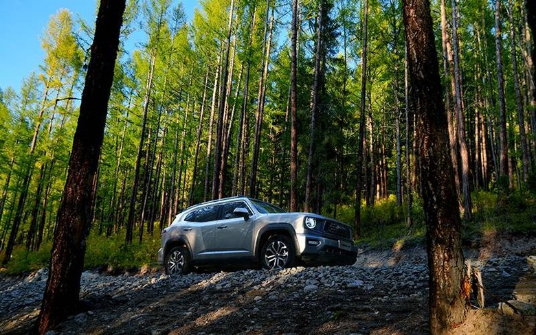 Haval H7 side view in grey color