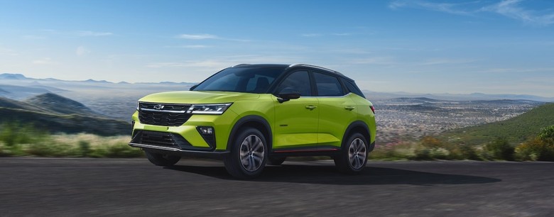 Chevrolet Groove side view in green color