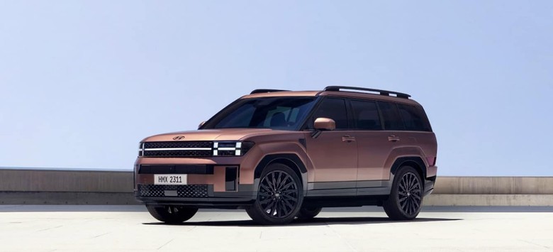 Hyundai Santa Fe side view in brown color