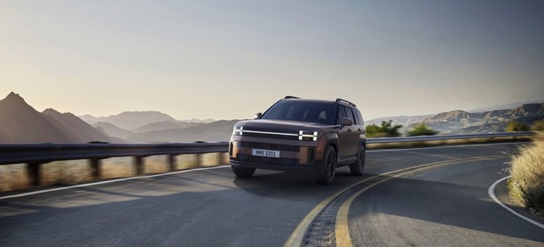 Hyundai Santa Fe front view in brown color