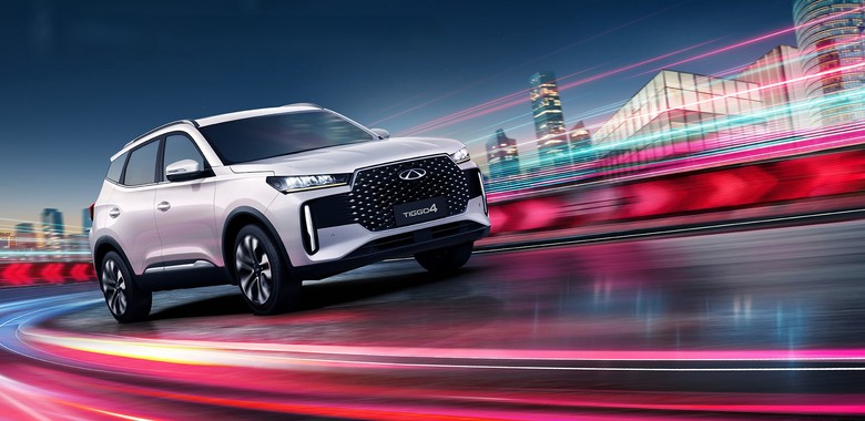 Chery Tiggo 4 Pro side view in white color