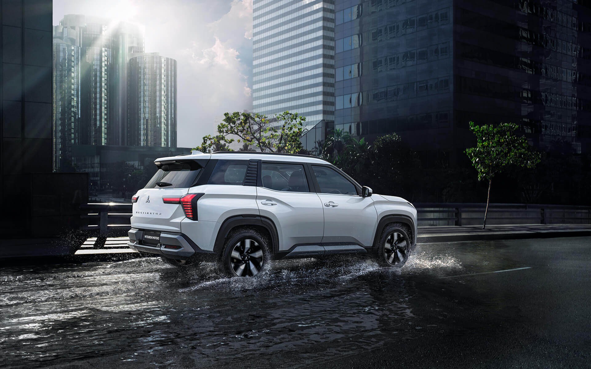 Mitsubishi Destinator Side View