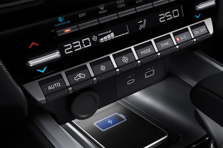 mitsubishi destinator interior view 