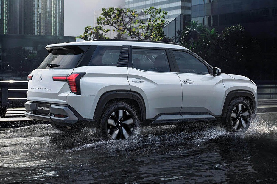 mitsubishi destinator side view in white color