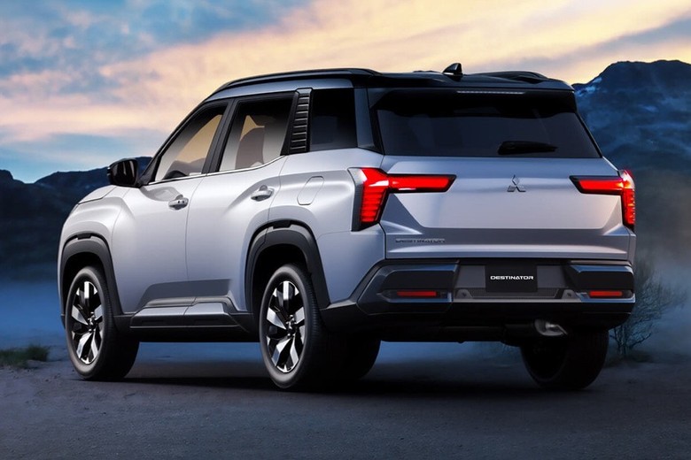 mitsubishi destinator rear view in white color