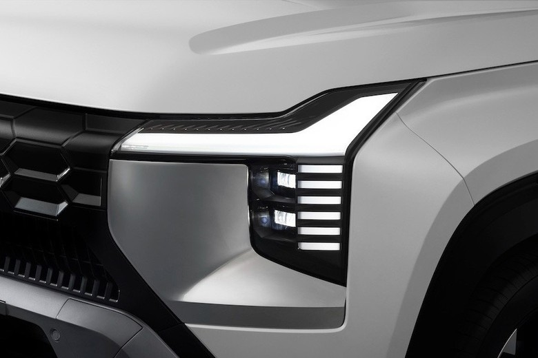 mitsubishi destinator headlight view in white color