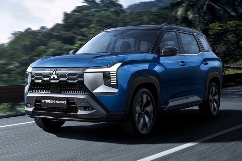 mitsubishi destinator front view in blue color