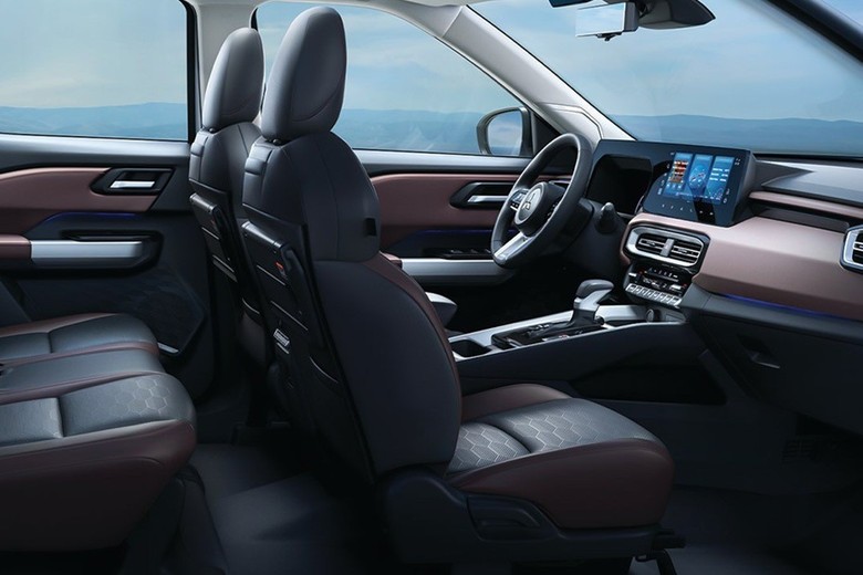 mitsubishi destinator interior view 