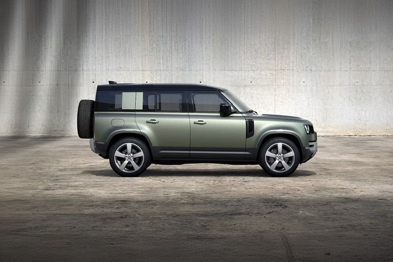 Land Rover Defender 110 side view in green color