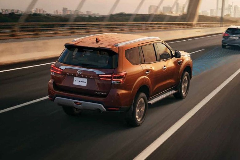 nissan xterra rear view in red color