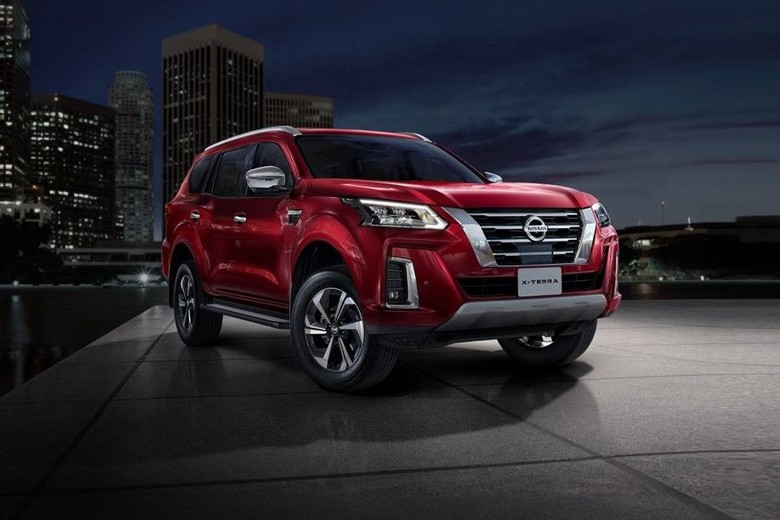 nissan xterra front cross side view in red color