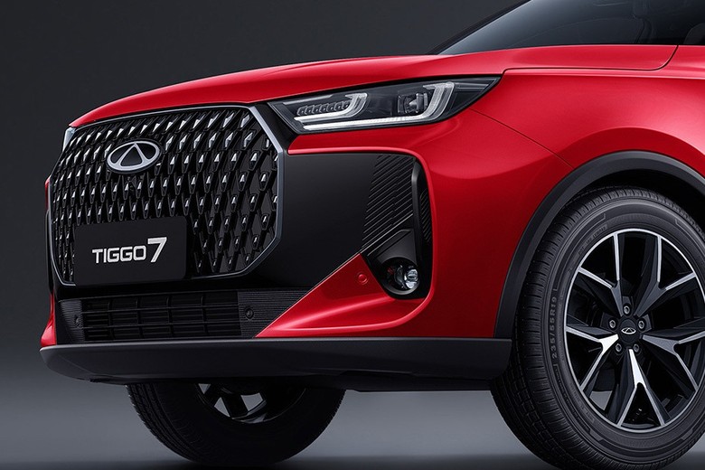  chery tiggo 7 side view in red color