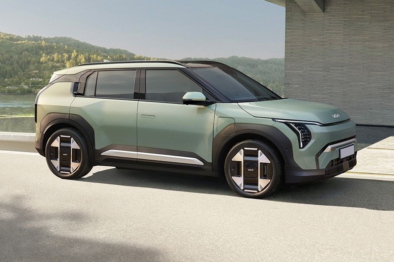 kia ev3 side view in green color