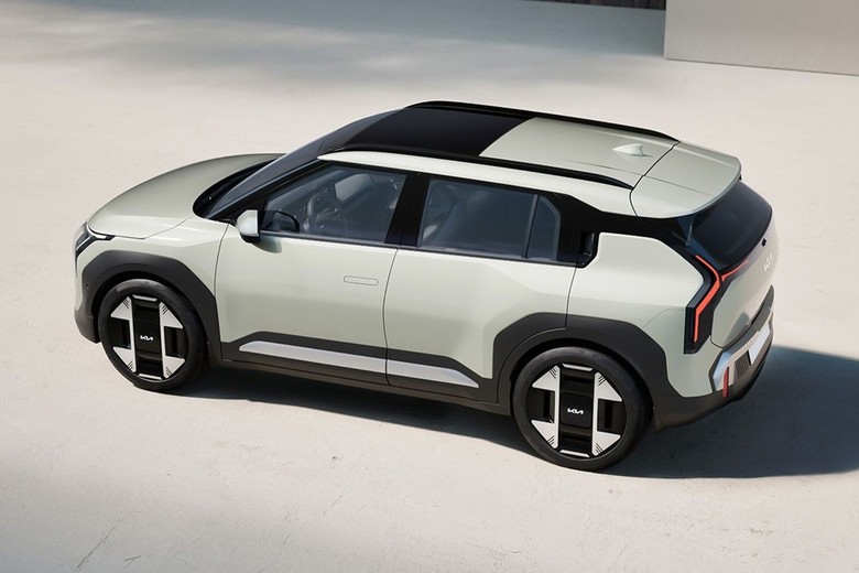 kia ev3 side view in white color