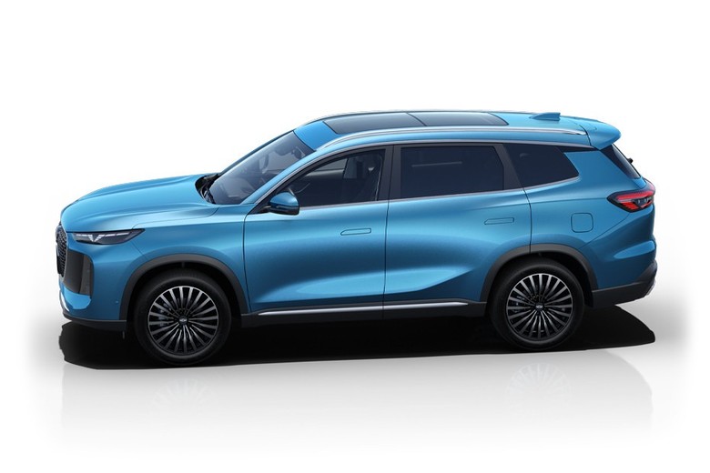 chery tiggo 8 pro max side view in blue color