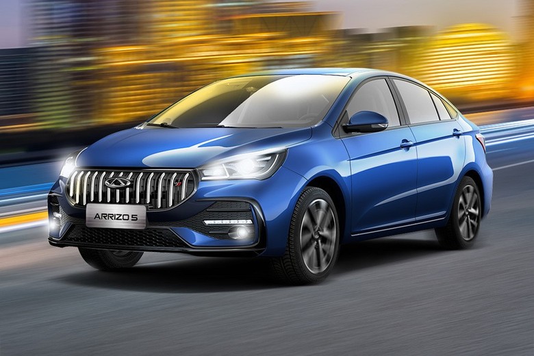 chery arrizo 5 side view in blue color