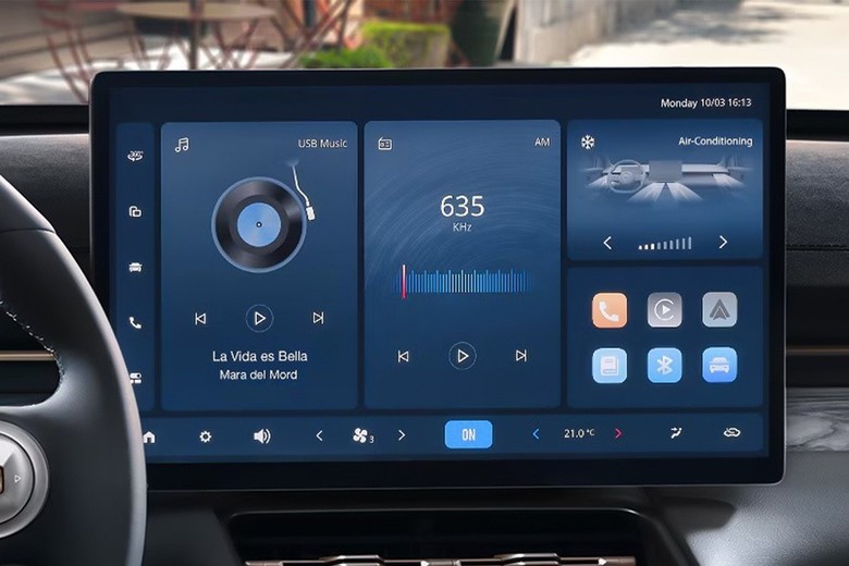 Chevrolet Captiva EV display view 