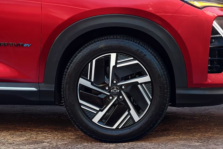 Chevrolet Captiva EV tyre view in red color
