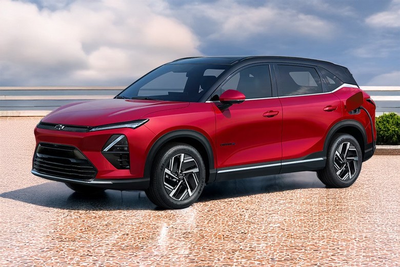 Chevrolet Captiva EV side view in red color