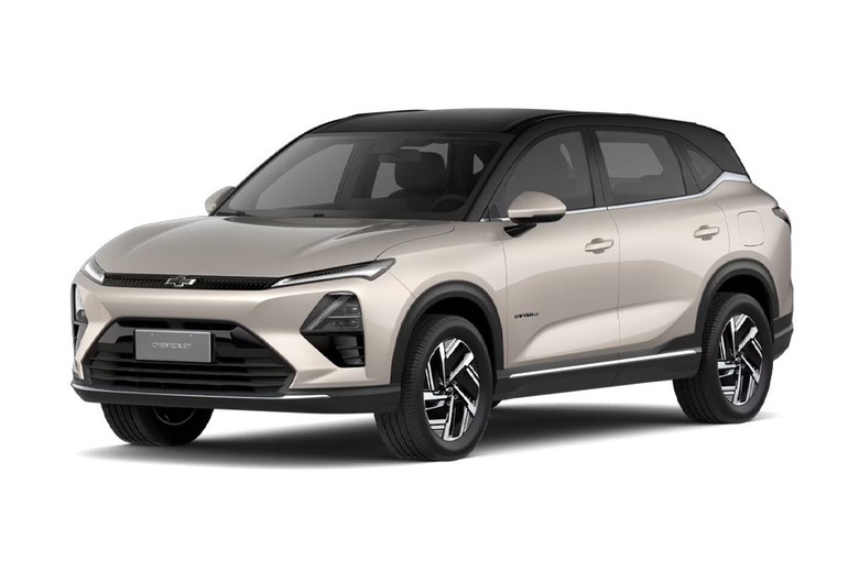 Chevrolet Captiva EV side view in white color