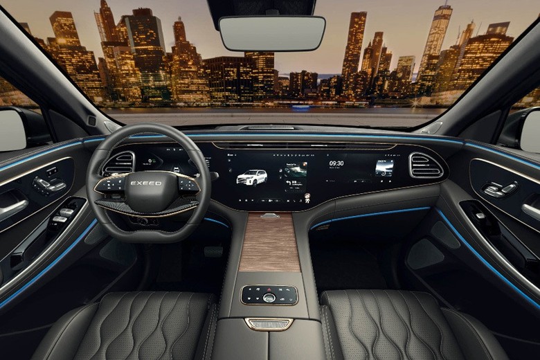 EXEED VX interior view 