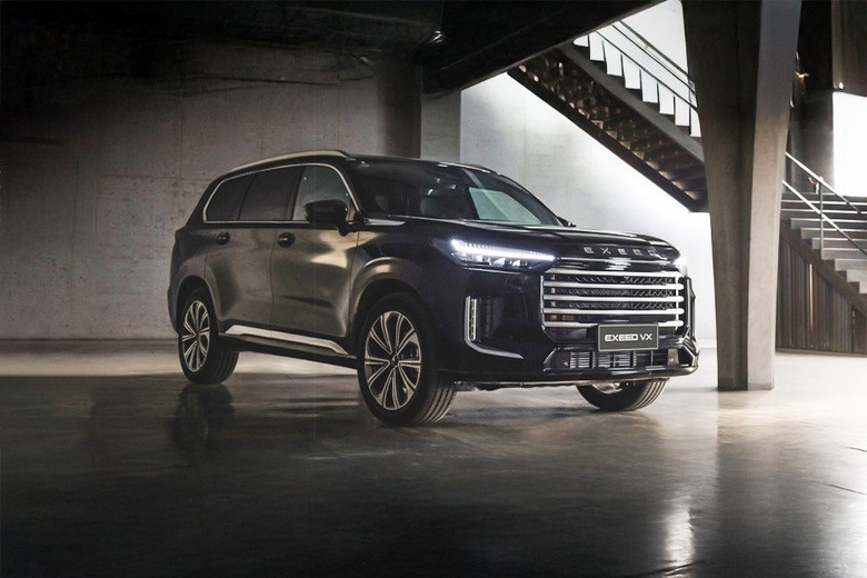 EXEED VX side view in black color