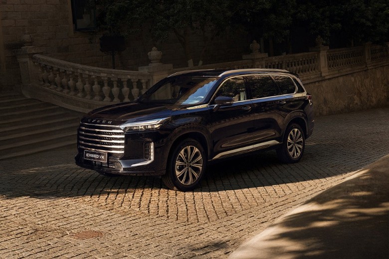 EXEED VX side view in black color