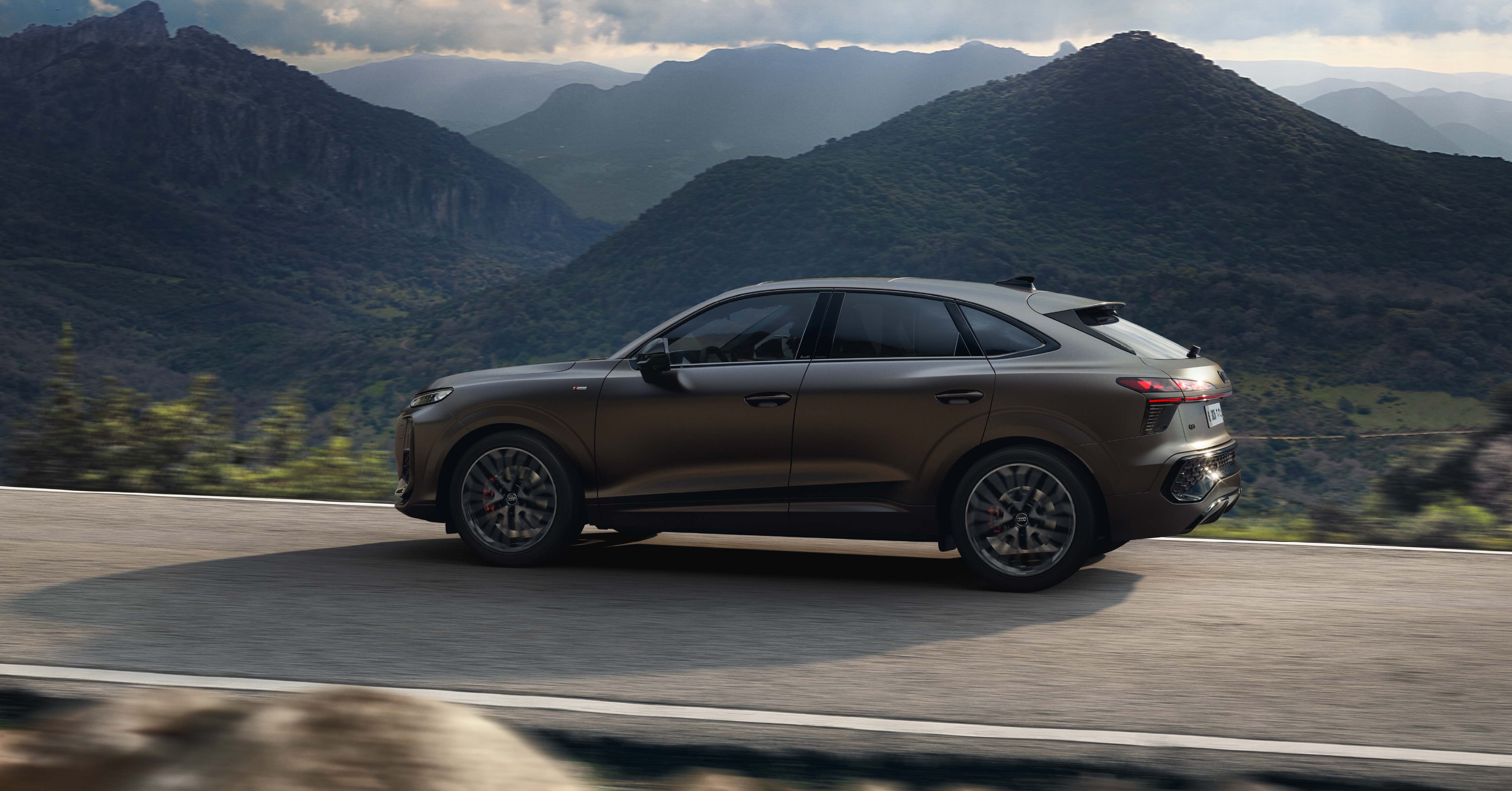 Audi Q3 Side view in the mountains