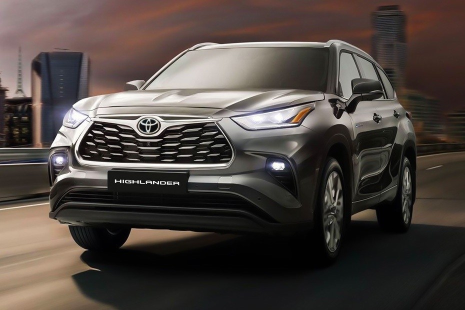 Toyota Highlander hybrid SUV front side view