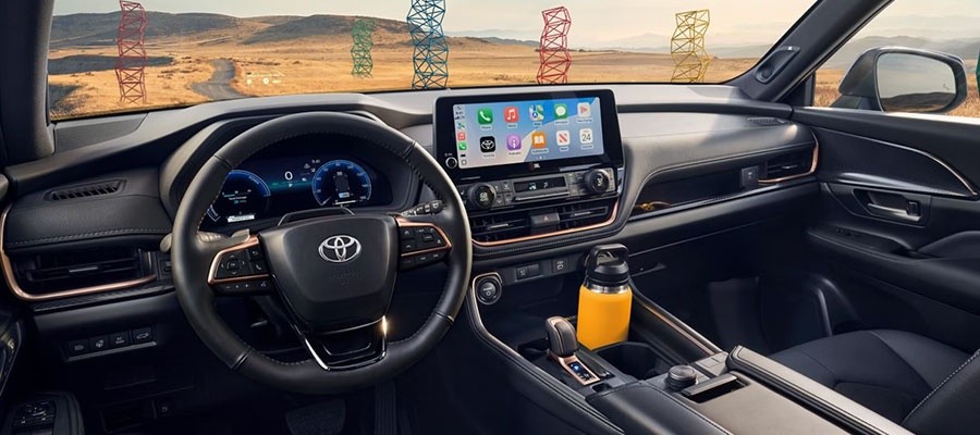 Toyota Highlander smart tech dashboard
